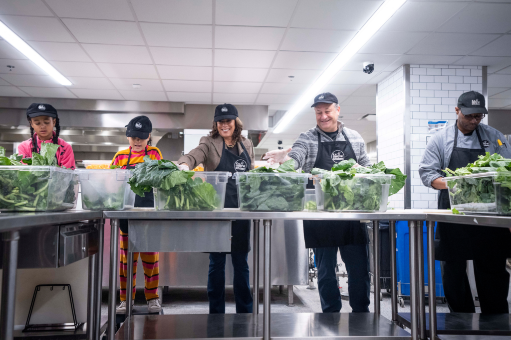 Vice President Harris, Second Gentleman Doug Emhoff and their families volunteer at DC Central Kitchen on Thanksgiving morning. Photo courtesy of White House Photo Office // Lawrence Jackson