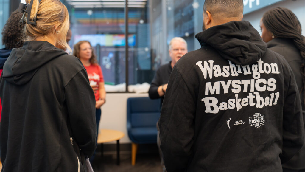 Monumental Sports volunteers